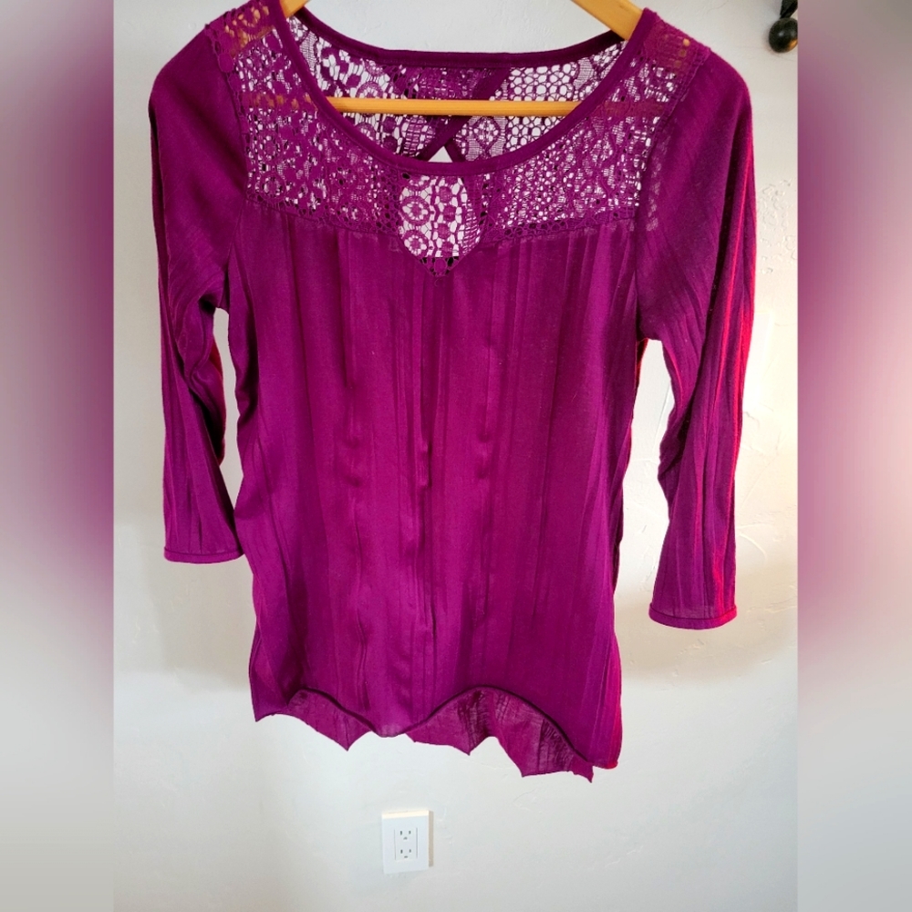 Beautiful lace detailed top